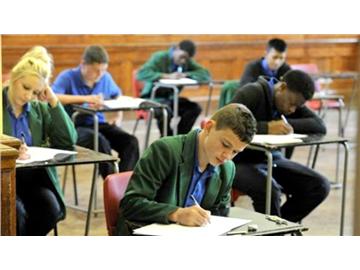 英國漢普郡科利杰學校，一年費用大概多少